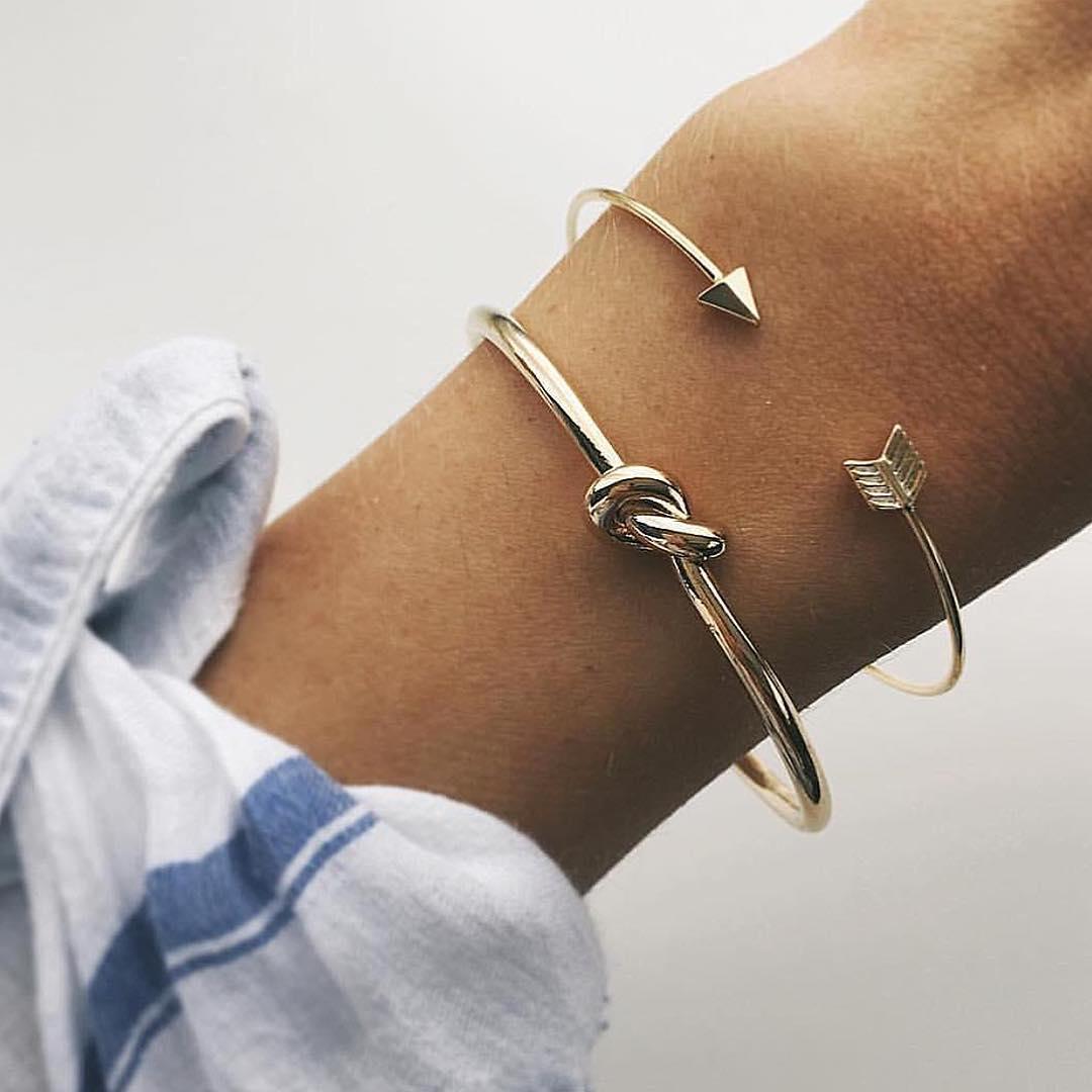 Arrow & Knot Open Bangle Bracelet Set in Gold